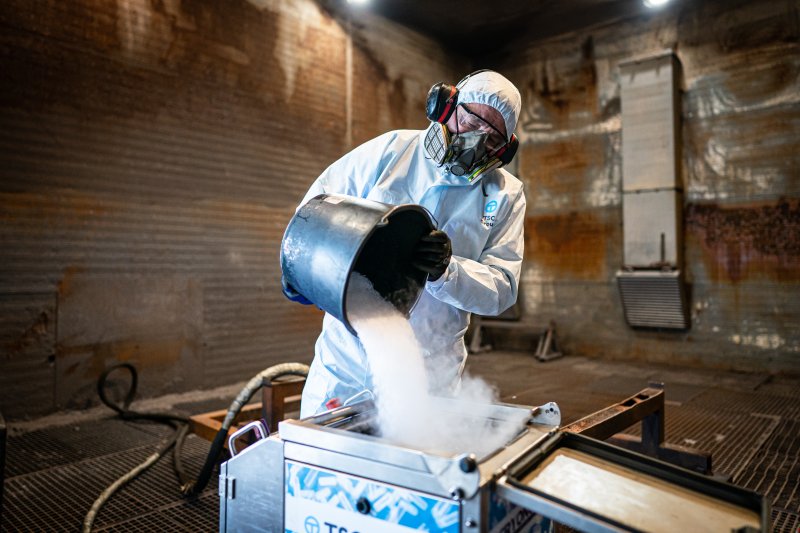 Čištění suchým ledem